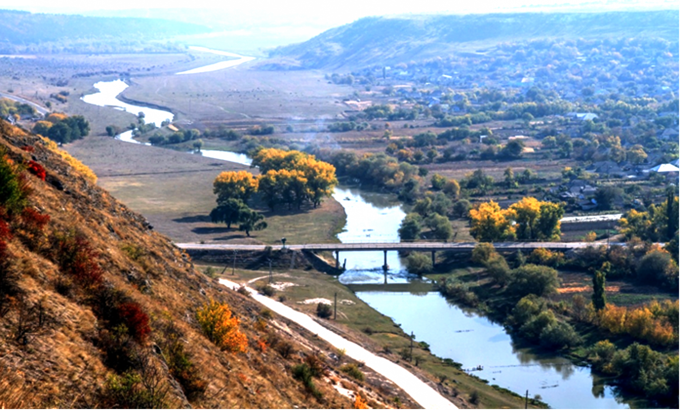 Плай молдова. Молдавия нац парк Орхей. Река Молдова в Молдавии. Река Рэут Бельцы. Наславча Республики Молдова.